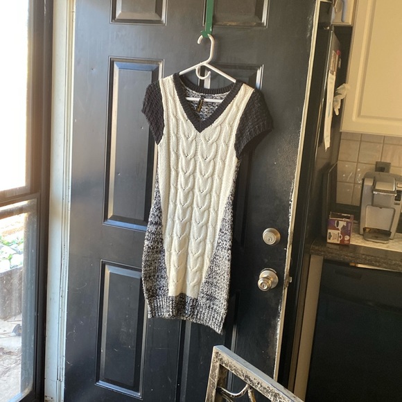 Red point dress size medium great for the winter - Picture 1 of 3